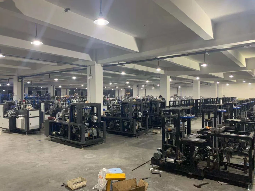 As bandejas automáticas dos copos da lancheira de papel ensacam a caixa de papel da máquina do fabricante que forma o fabricante da máquina