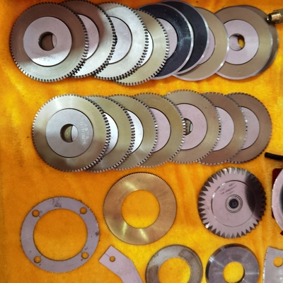 Metal cortando giratório que corta a folha de alumínio de cobre industrial de lâminas redondas