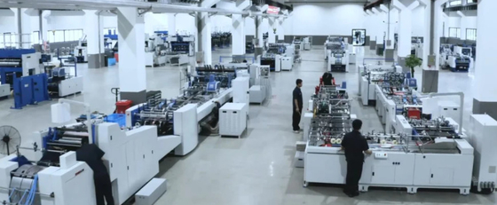 Máquina formadora de bolsas Ce Kraft totalmente automática com embalagem de madeira