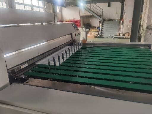 Poder de corte 800mm da máquina 4.0KW do corte de folha Rewinder com tela táctil do PLC