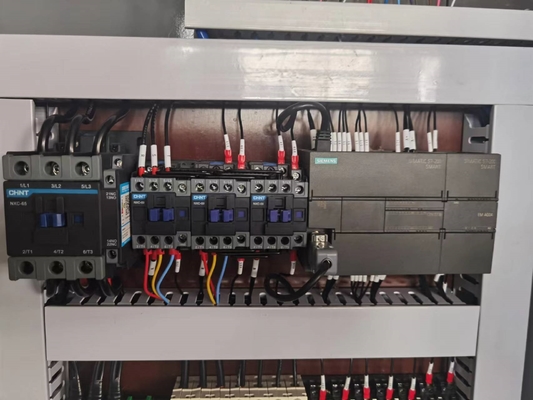 Máquina de corte totalmente automático de HJ-C1600-III Rewinder com três o ANIMAL DE ESTIMAÇÃO servo BOPP tecida não