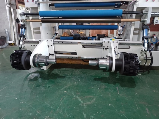 Máquina de corte totalmente automático de HJ-C1600-III Rewinder com três o ANIMAL DE ESTIMAÇÃO servo BOPP tecida não
