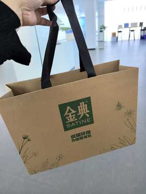 Fully automatically crease-free sheet feeding paper bag making machine