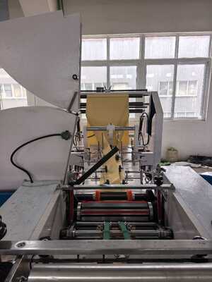 Máquina de vedação e corte de sacos Máquina de fabricação de sacos de papel Kraft com largura de saco de 420 a 600 mm e rolo de impressão cerâmica de 400 malhas