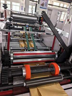 Impressora de papel flexível CMYK Máquina de fabricação de sacos de compras 50Hz 60Hz Fornecimento de energia Potência total 15 KW Adequado para embalagens de grande escala