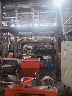Espessura do filme 0,004 a 0,1 mm Sistema flexível de extrusão de filme que incorpora capacidade de extrusão de 100 a 500 kg por hora para linhas de produção de filme