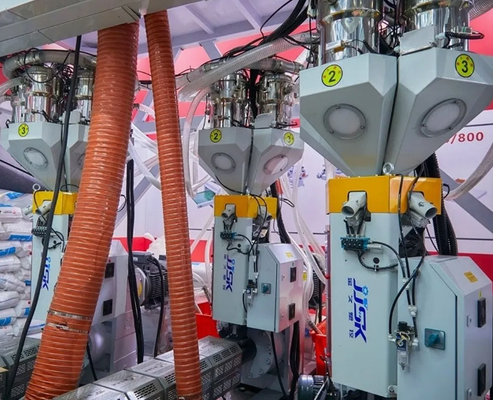 Máquina de sopro de camadas de película de plástico de dosagem de 5 conjuntos Premium 5 camadas 32: 1 L / D