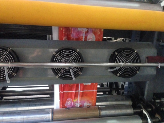 Seis máquinas de impressão centrais econômica de Flexo do cilindro da cor com SERVO de CORTE CORTADO UV de 6 cores para a auto etiqueta da etiqueta