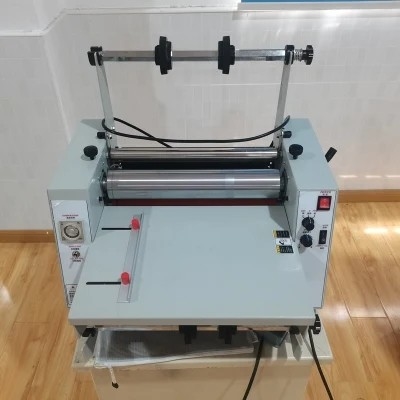 Máquina de corte 5m de OPP 900mm Rewinder/Min Nonweaving Film Laminating