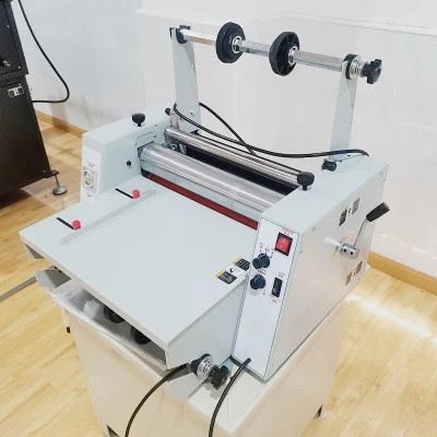 Máquina de corte 5m de OPP 900mm Rewinder/Min Nonweaving Film Laminating